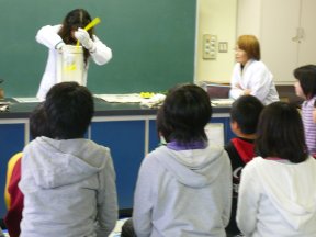 2010年1月12日(火)　鳥取市立富桑小学校              小学校 5年生19名、6年生23名